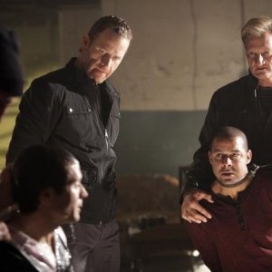Seamus Dever, Max Martini e Jon Huertas nell'episodio Knockdown di Castle