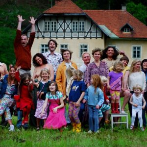 Una coloratissima immagine del film The Fatherless di Marie Kreutzer