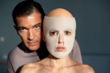 Antonio Banderas ed Elena Anaya in un'enigmatica immagine di La Piel que Habito