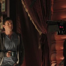 David Lyons in una scena dell'episodio Tarot di The Cape