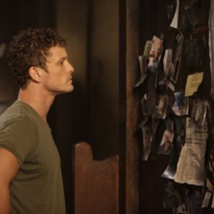 David Lyons nel pilot della serie The Cape