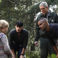 Emily Alyn Lind, Paget Brewster, Shemar Moore e John Laughlin nell'episodio Into The Woods di Criminal Minds