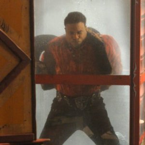 Keith David in una scena dell'episodio Tarot di The Cape