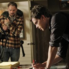 Matthew Gray Gubler e David Meunier nell'episodio Into The Woods di Criminal Minds