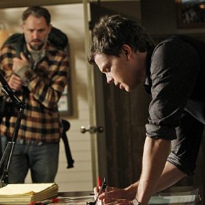 Matthew Gray Gubler e David Meunier nell'episodio Into The Woods di Criminal Minds