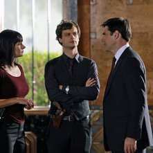 Paget Brewster, Matthew Gray Gubler e Thomas Gibson nell'episodio Reflection of Desire di Criminal Minds