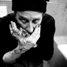 Un'immagine forte del film Kill Me Please di Olias Barco