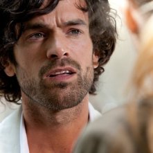Romain Duris in una scena del film Heartbreaker