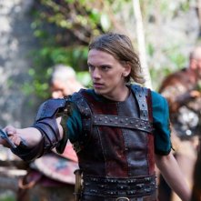 Jamie Campbell Bower nel ruolo di Artù in Camelot