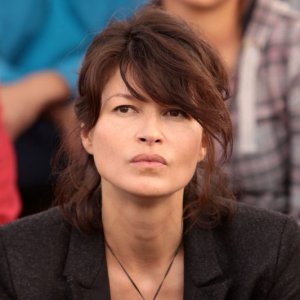 Karina Lombard in una scena del film Le fils à Jo