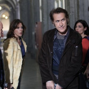 Rolando Ravello, Irene Ferri, Marco Giallini, Elaine Bonsangue e Gabriele Mainetti in un'immagine de La nuova squadra