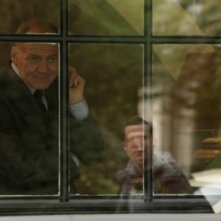 Bruno Ganz in una scena del film Satte Farben vor Schwarz