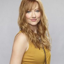 Judy Greer è Connie Grabowski in una foto promozionale della serie Mad Love