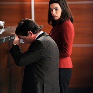 La guest star Michael J. Fox e Julianna Margulies nell'episodio Poisoned Pill di The Good Wife