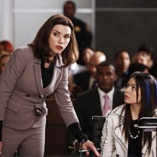 Miranda Cosgrove e Julianna Margulies nell'episodio Bad Girls di The Good Wife