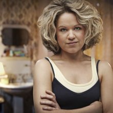 Sinead Keenan è la licantropa Nina in una foto promozionale della stagione 3 di Being Human