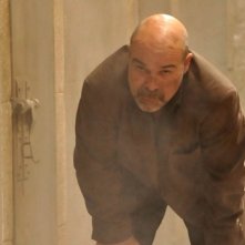 Antonio Resines in una scena del film La daga de Rasputín