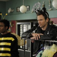 Donald Glover e Joel McHale nell'episodio Celebrity Pharmacology di Community