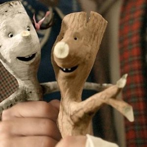 Due teneri ramoscelli nel film Twigson ties the knot