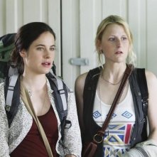 Mamie Gummer e Caroline Dhavernas nell'episodio Saved by the Great White Hope di Off the Map