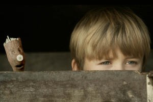 Una scena del film Twigson ties the knot