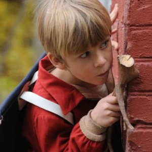 Una scena nel film Twigson ties the knot