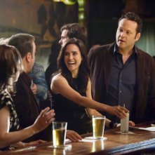Vince Vaughn e Jennifer Connelly con Kevin James insieme e Winona Ryder (di spalle) ne Il Dilemma