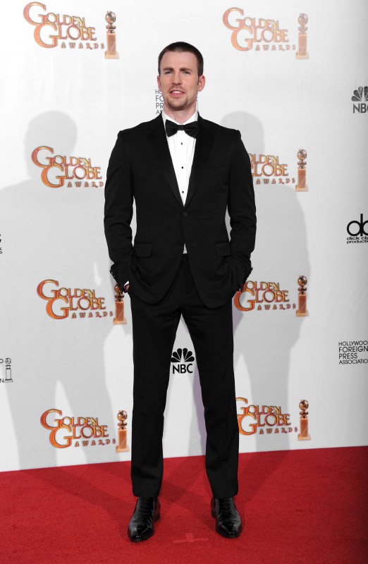 Golden Globes 2011 Chris Evans Sul Red Carpet Con Un Abito Di Gucci 189907