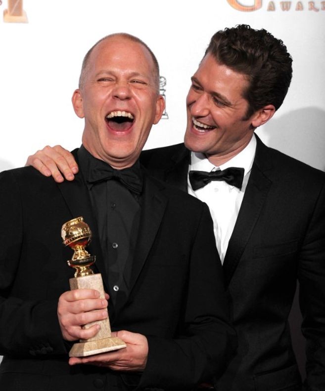 Ryan Murphy E Matthew Morrison Festeggiano Il Golden Globe Come Migliore Comedy Series Per Glee 189877