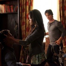 Katerina Graham cerca informazioni nella mente di Taylor Kinney in Plan B di Vampire Diaries