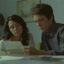 Mélissa Désormeaux-Poulin e Maxim Gaudette in una scena del film La donna che canta