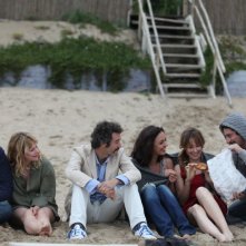 Ricky Memphis, Barbora Bobulova, Paolo Kessisoglu, Ambra Angiolini, Anita Caprioli e Luca Bizzarri nel film Immaturi