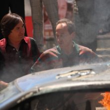 Antonio Albanese con Salvatore Cantalupo in una scena della commedia Qualunquemente