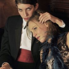 Lou Doillon e Marie Kremer in coppia nel film Gigola