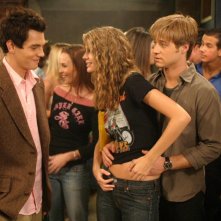 Taylor Handley, Mischa Barton e Benjamin McKenzie nell'episodio Il terzo incomodo di The O.C.