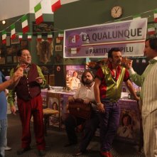 Una scena della commedia Qualunquemente con Antonio Albanese