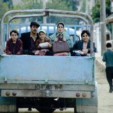 Una sequenza del film Almanya, esordio alla regia di Yasemin Samdereli