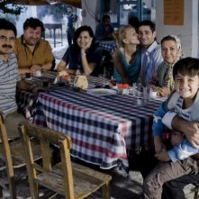 Una sequenza del film Almanya - Willkommen in Deutschland, di Yasemin Samdereli