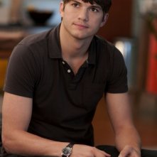 Ashton Kutcher in una scena della commedia No Strings Attached