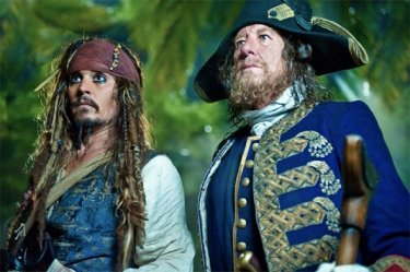 Capitan Jack Sparrow e Barbossa sperduti nella giungla di Pirati dei Caraibi: Oltre i confini del mare