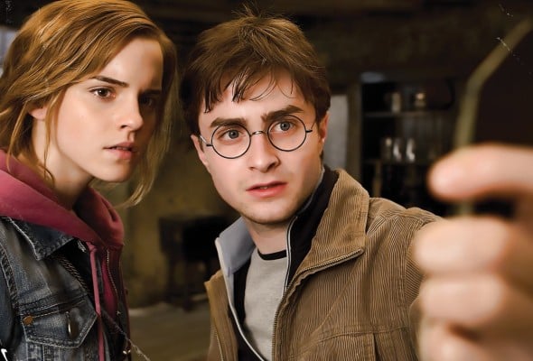 Emma Watson e Daniel Radcliffe in una scena di Harry Potter e i Doni della Morte - Parte 2