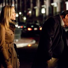 Maria Bello e Tommy Lee Jones in una scena del film The Company Men