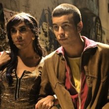 Mario Casas in una scena del film Carne de neón