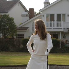 Marissa (Mischa Barton) al Golf Club nell'episodio Sul campo da golf di The O.C.