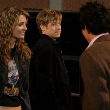 Mischa Barton, Benjamin McKenzie e Taylor Handley nell'episodio Il terzo incomodo di The O.C.