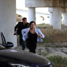 Raffaella Rea e Gedeon Burkhard in una scena della serie Caccia al re - La narcotici