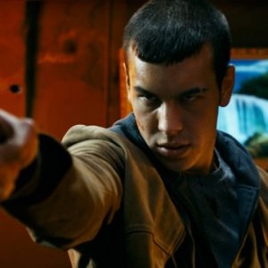 Un'immagine di Mario Casas dal film Carne de neón