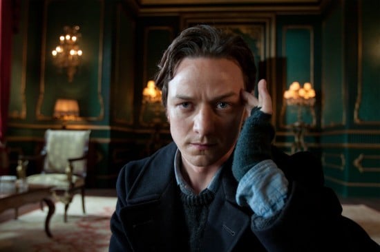 Un intendo primo piano di James McAvoy nei panni del Professor Charles Xavier in X-Men: First Class