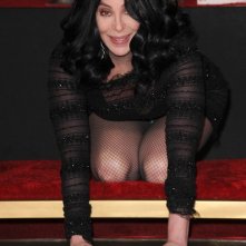 Cher lascia la sua impronta davanti al Grauman Chinese Theatre