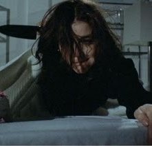 Margot Kidder in una scena del film di Brian De Palma Le due sorelle